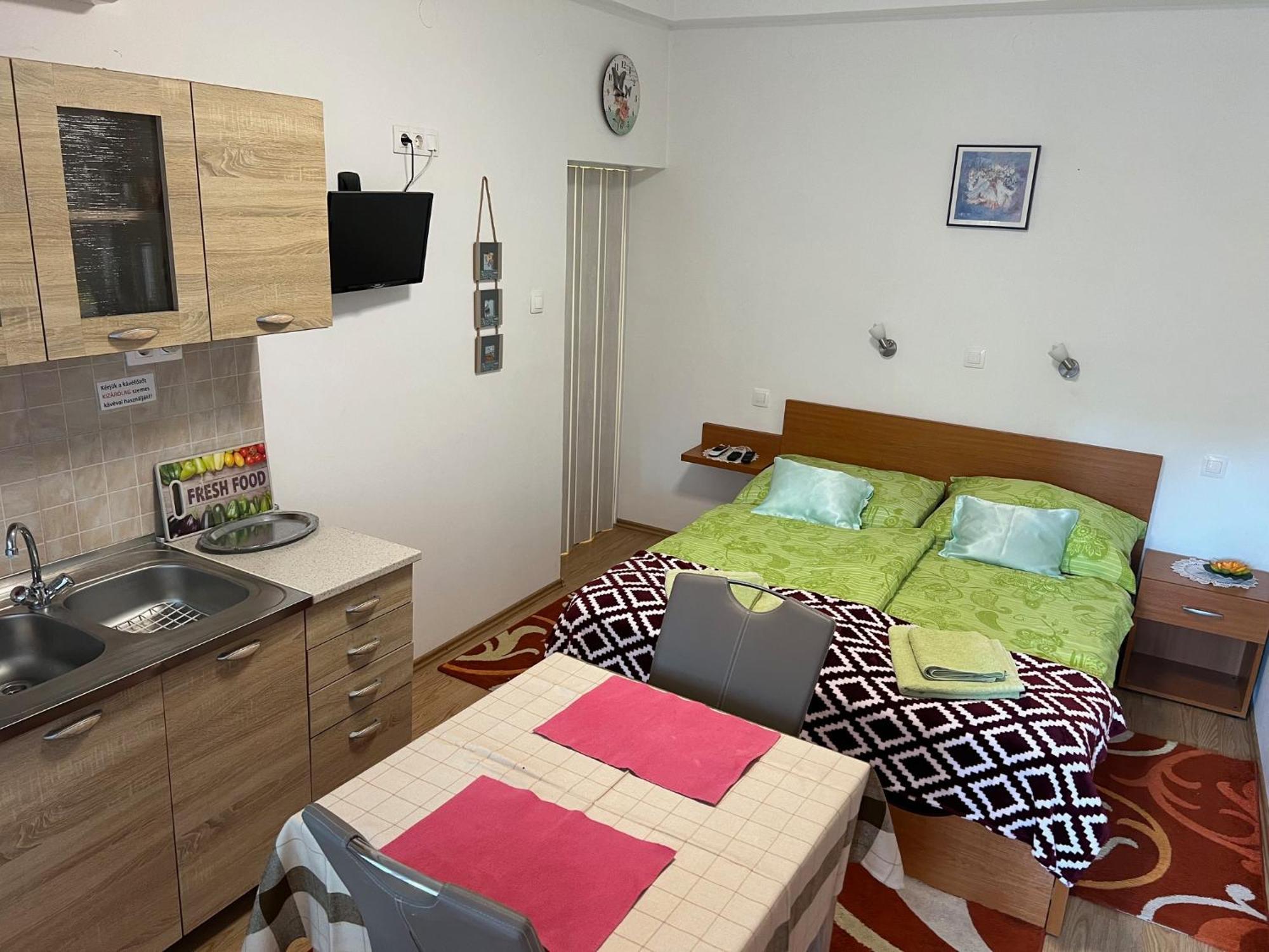 Szahara Vendeghaz Apartment Kerekegyhaza ภายนอก รูปภาพ