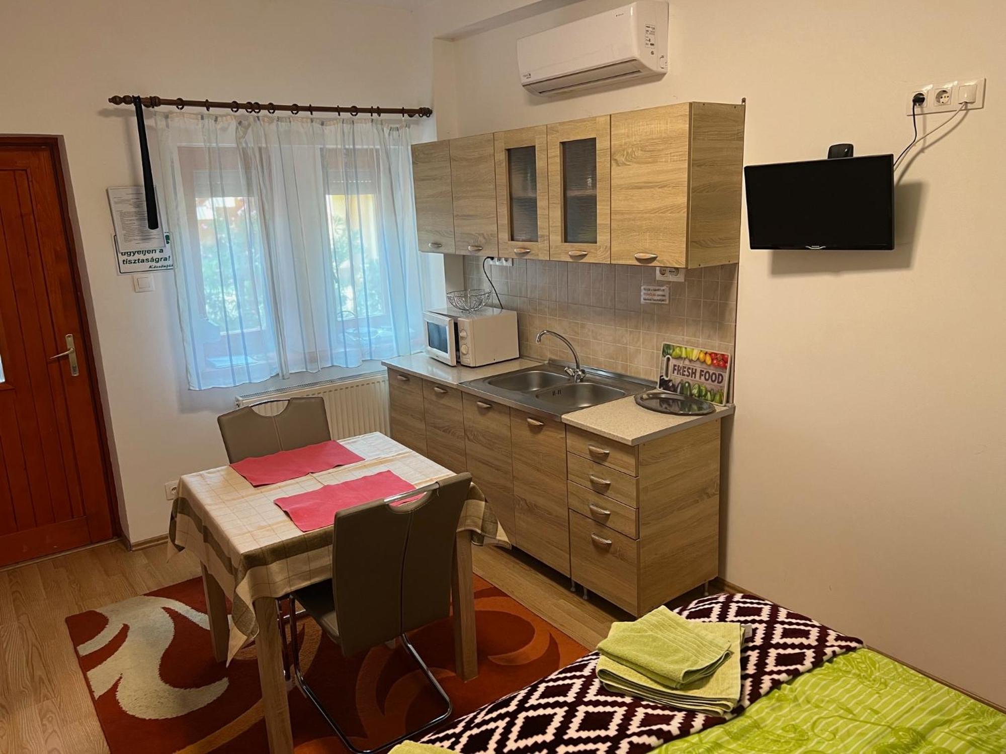 Szahara Vendeghaz Apartment Kerekegyhaza ภายนอก รูปภาพ