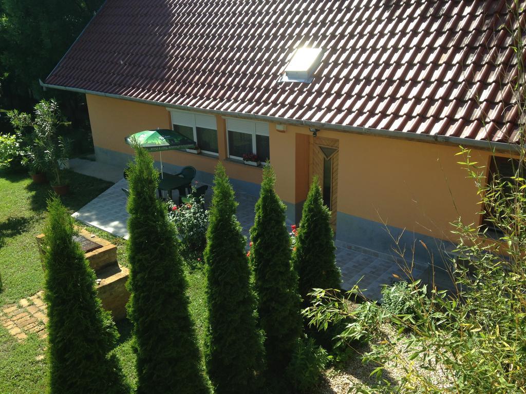 Szahara Vendeghaz Apartment Kerekegyhaza ภายนอก รูปภาพ