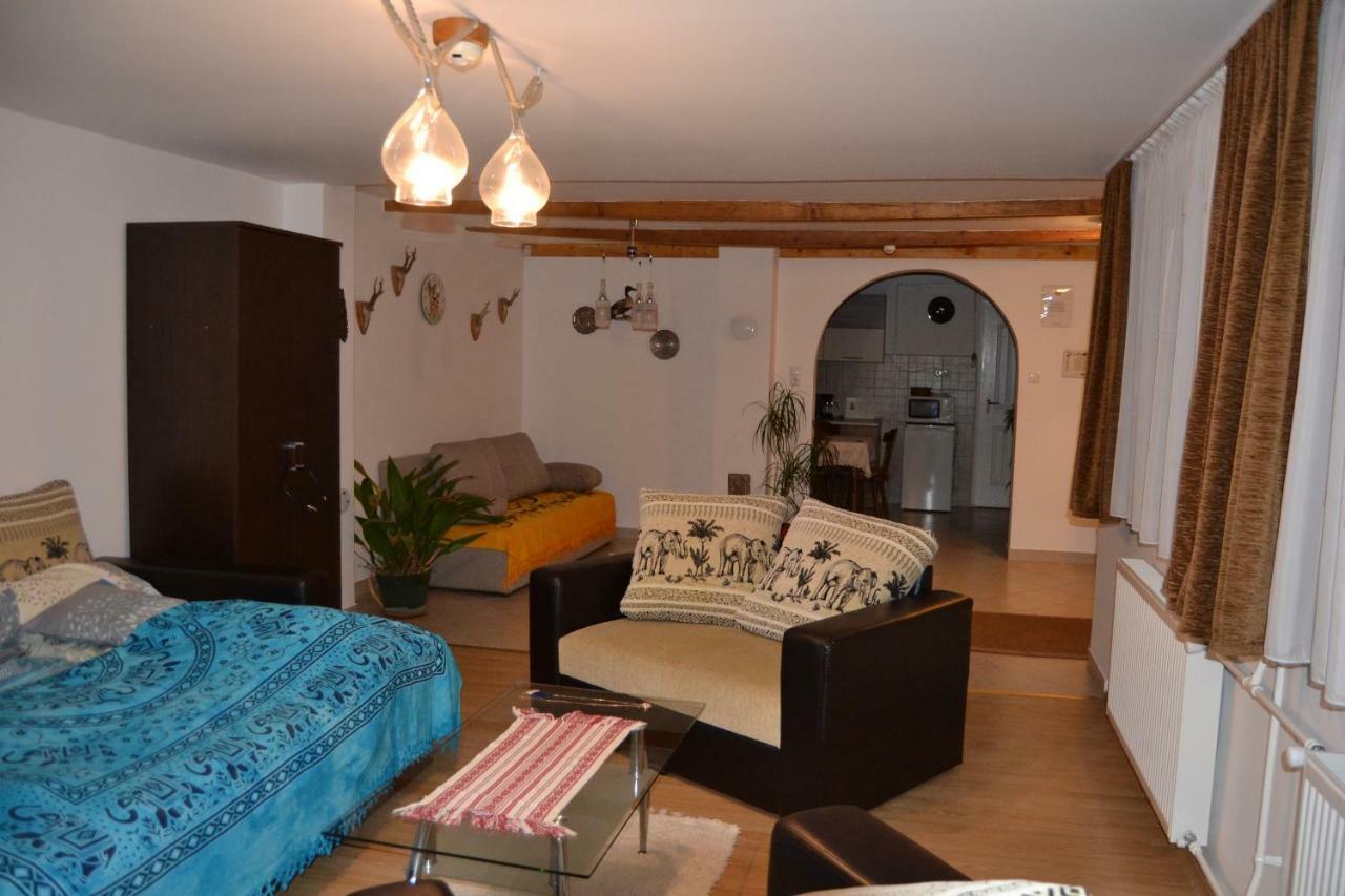 Szahara Vendeghaz Apartment Kerekegyhaza ภายนอก รูปภาพ